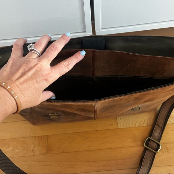 MENS CRAZY HORSE LEATHER SHOULDER MESSENGER LAPTOP BAG - Picture 8 of 16